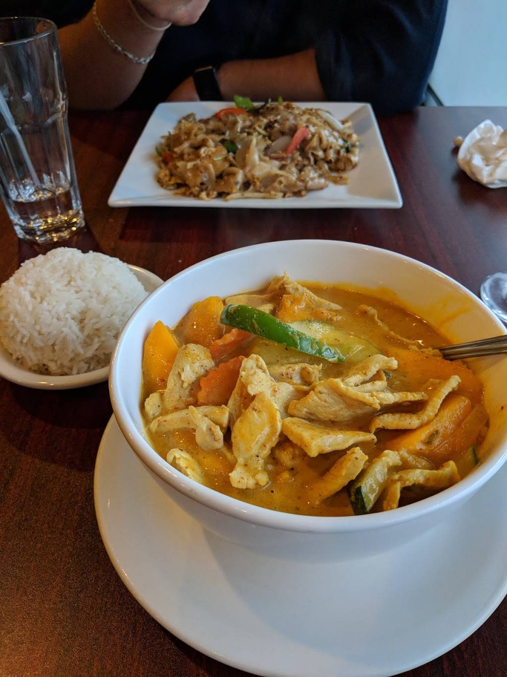 Raan Thai | restaurant | 203 Terry Rd, Smithtown, NY 11787, USA | 6316565887 OR +1 631-656-5887