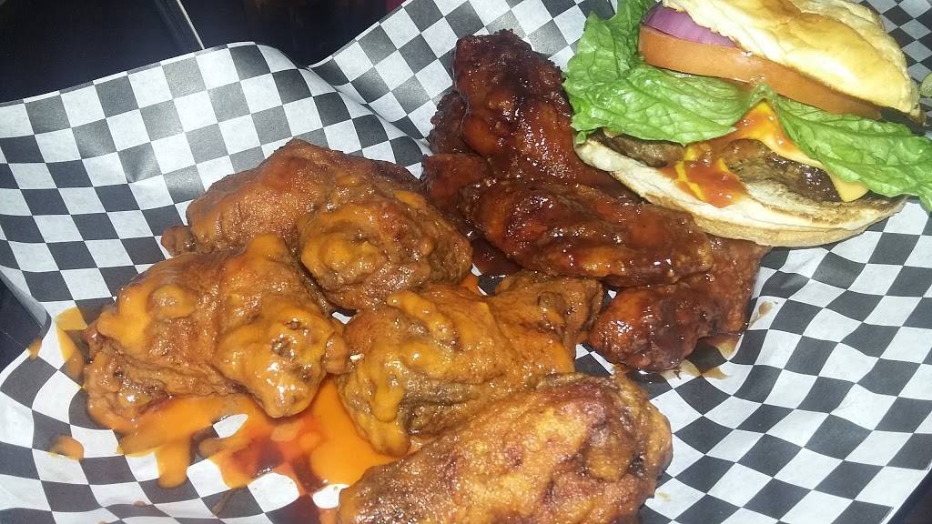 J W Hollsteins Saloon | night club | 17358 Oak Park Ave, Tinley Park, IL 60477, USA | 7084297000 OR +1 708-429-7000