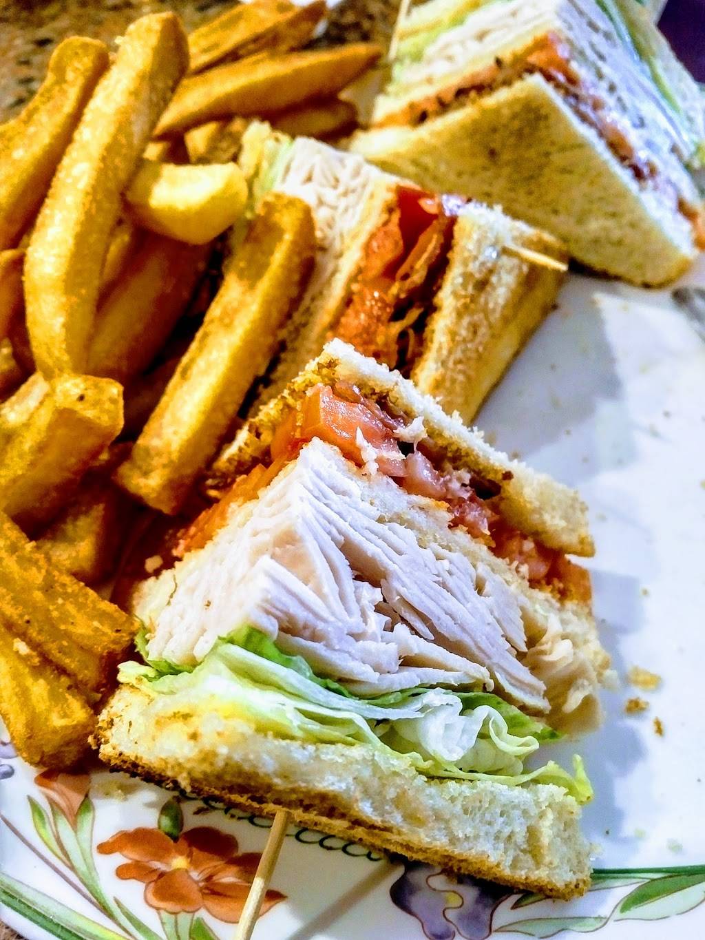 Fortis Family Restaurant | restaurant | 135 Queenston St, St. Catharines, ON L2R 2Z8, Canada | 9056826167 OR +1 905-682-6167