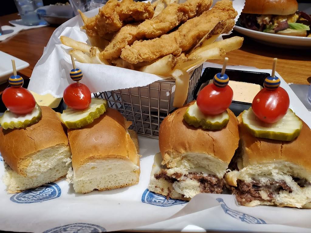 Dave & Busters | restaurant | 7620 Katy Fwy #100, Houston, TX 77024, USA | 7132630303 OR +1 713-263-0303