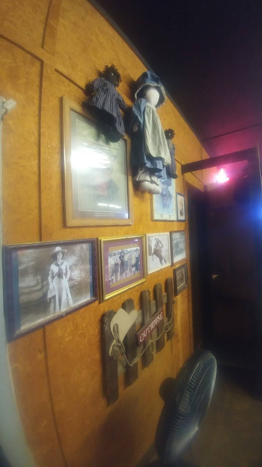 Boomers Burgers & More | restaurant | 3416 US-281, Mineral Wells, TX 76067, USA | 9403253179 OR +1 940-325-3179