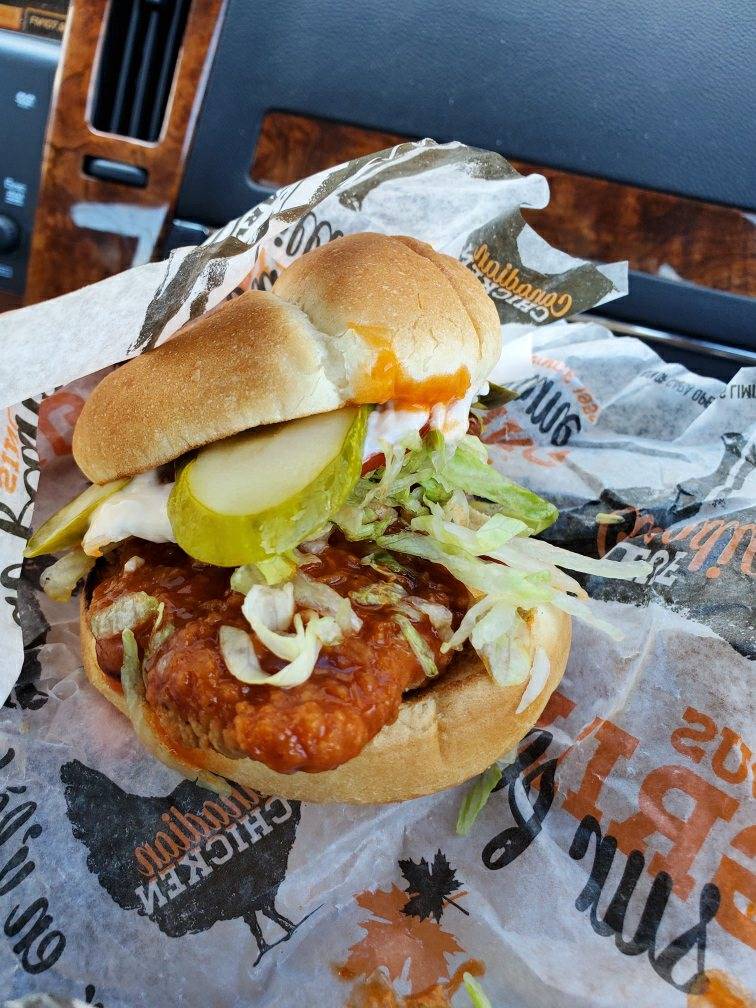 Harveys | restaurant | 2150 Carling Ave Unit 1, Ottawa, ON K2A 1H1, Canada | 6137223113 OR +1 613-722-3113