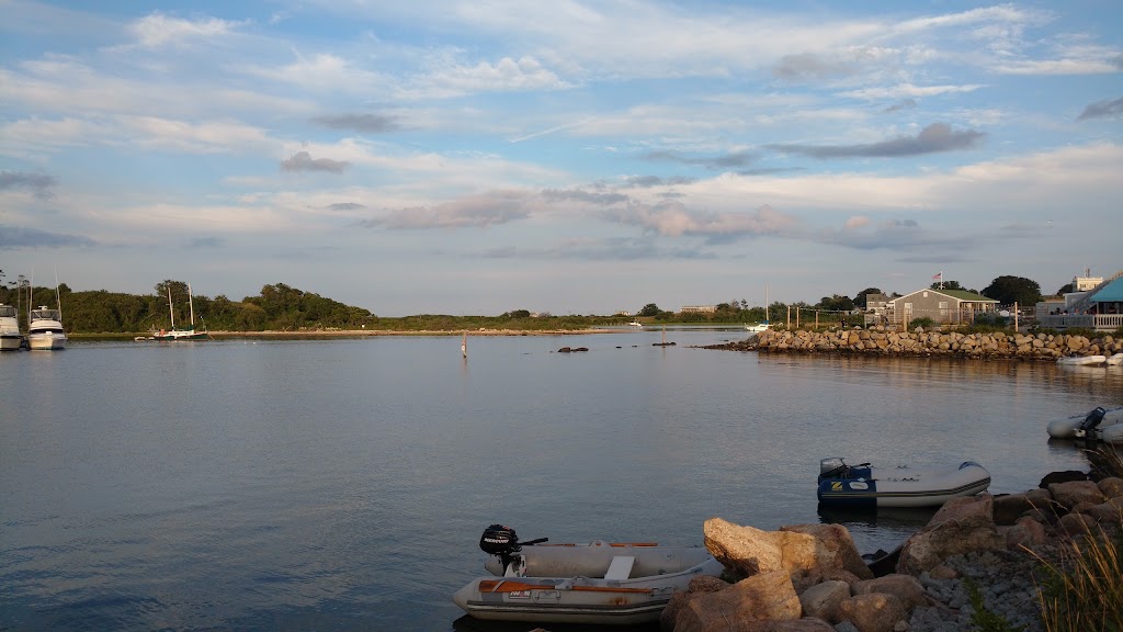 Mahogany Shoals | restaurant | 133 Ocean Ave, New Shoreham, RI 02807, USA | 4014665572 OR +1 401-466-5572