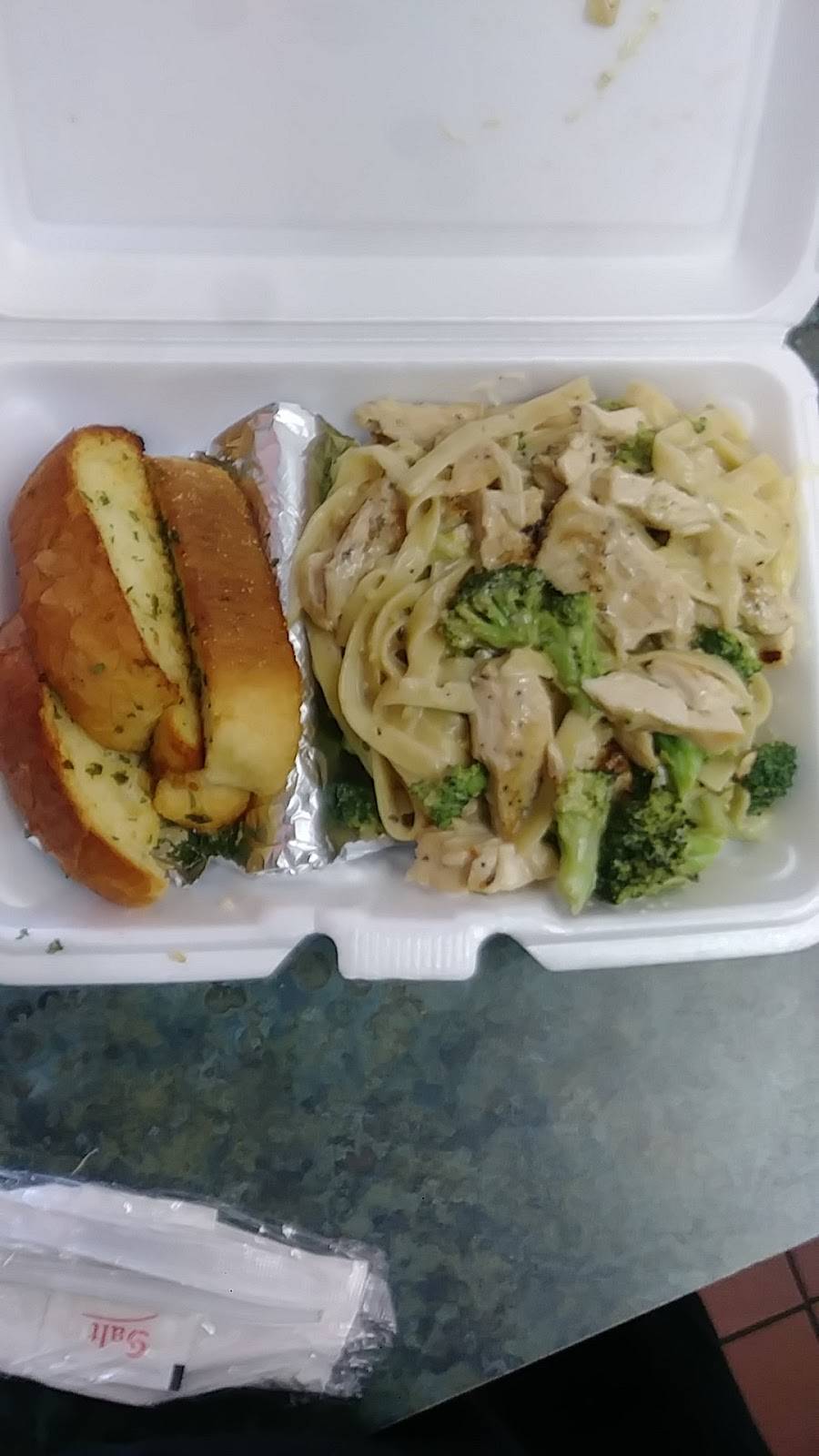 Hungry House | restaurant | 11207 Mack Ave, Detroit, MI 48214, USA | 3135282828 OR +1 313-528-2828