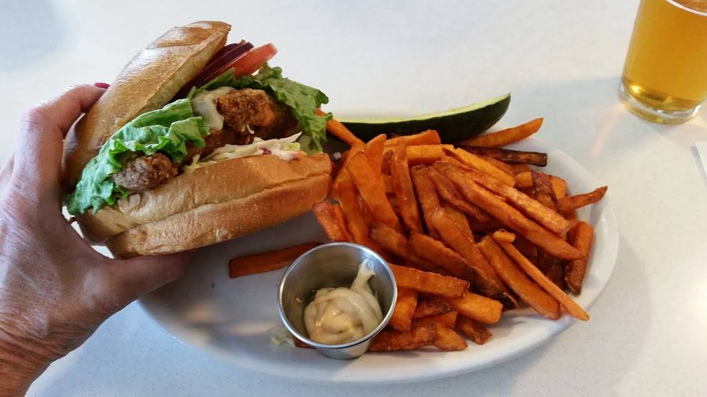 Jax At The Tracks | restaurant | 10144 W River St, Truckee, CA 96161, USA | 5305507450 OR +1 530-550-7450