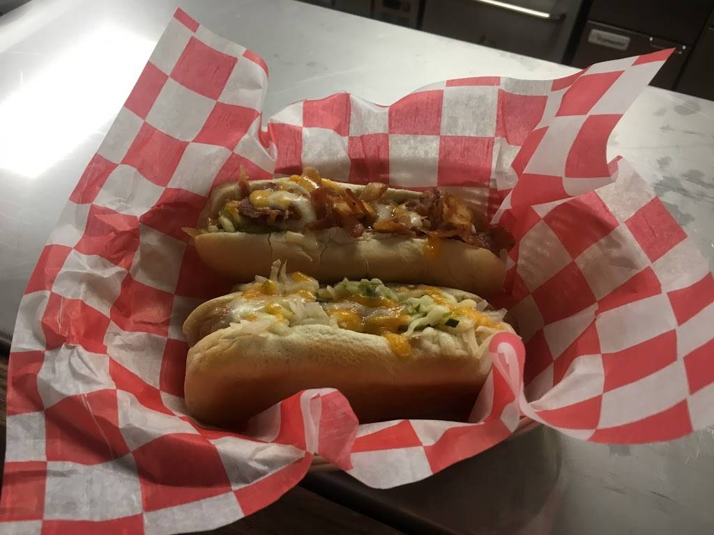 Star Shooters Bar & Restaurant | restaurant | 120 S Michigan Ave, Big Rapids, MI 49307, USA | 2317964842 OR +1 231-796-4842