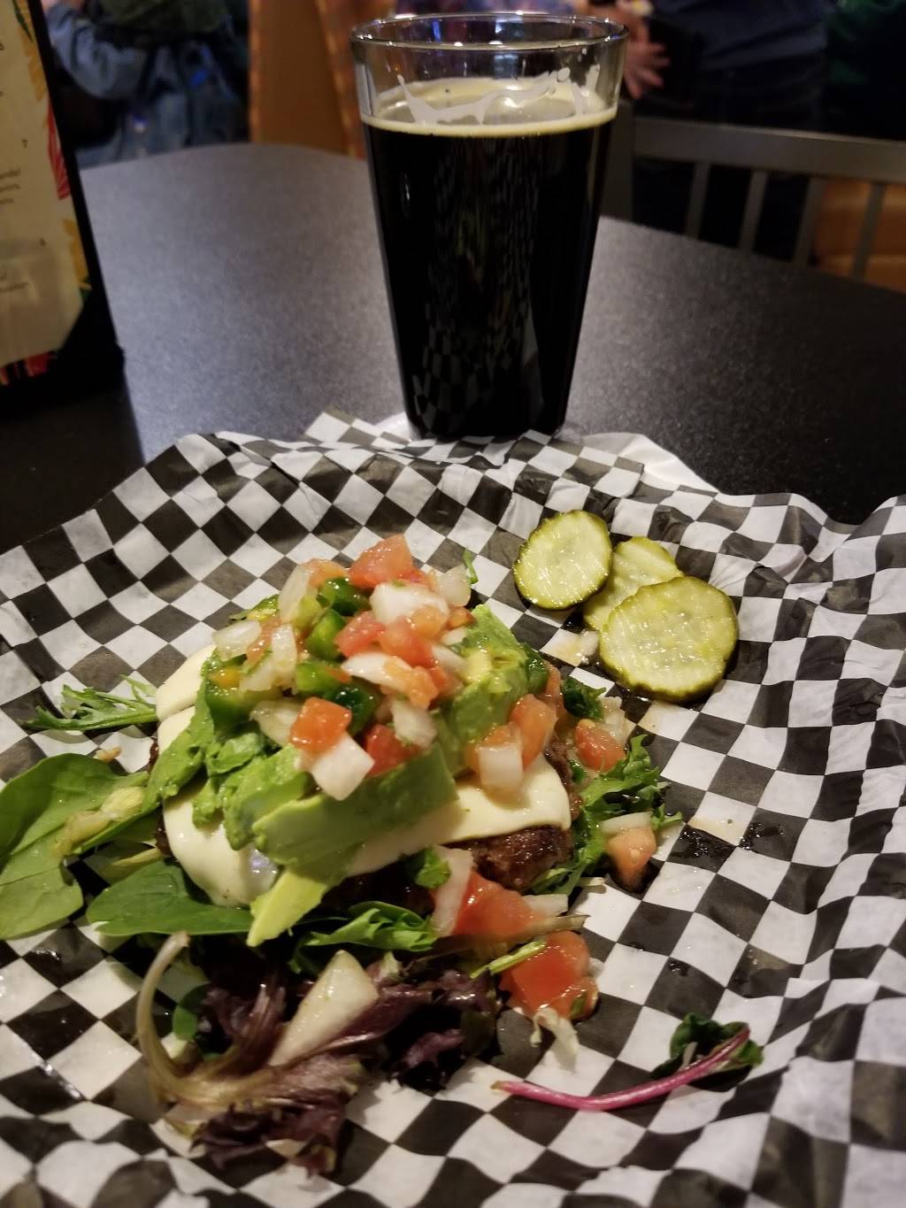 7 West Taphouse - Miller Hill | restaurant | 2510 Maple Grove Rd, Duluth, MN 55811, USA | 2184641879 OR +1 218-464-1879