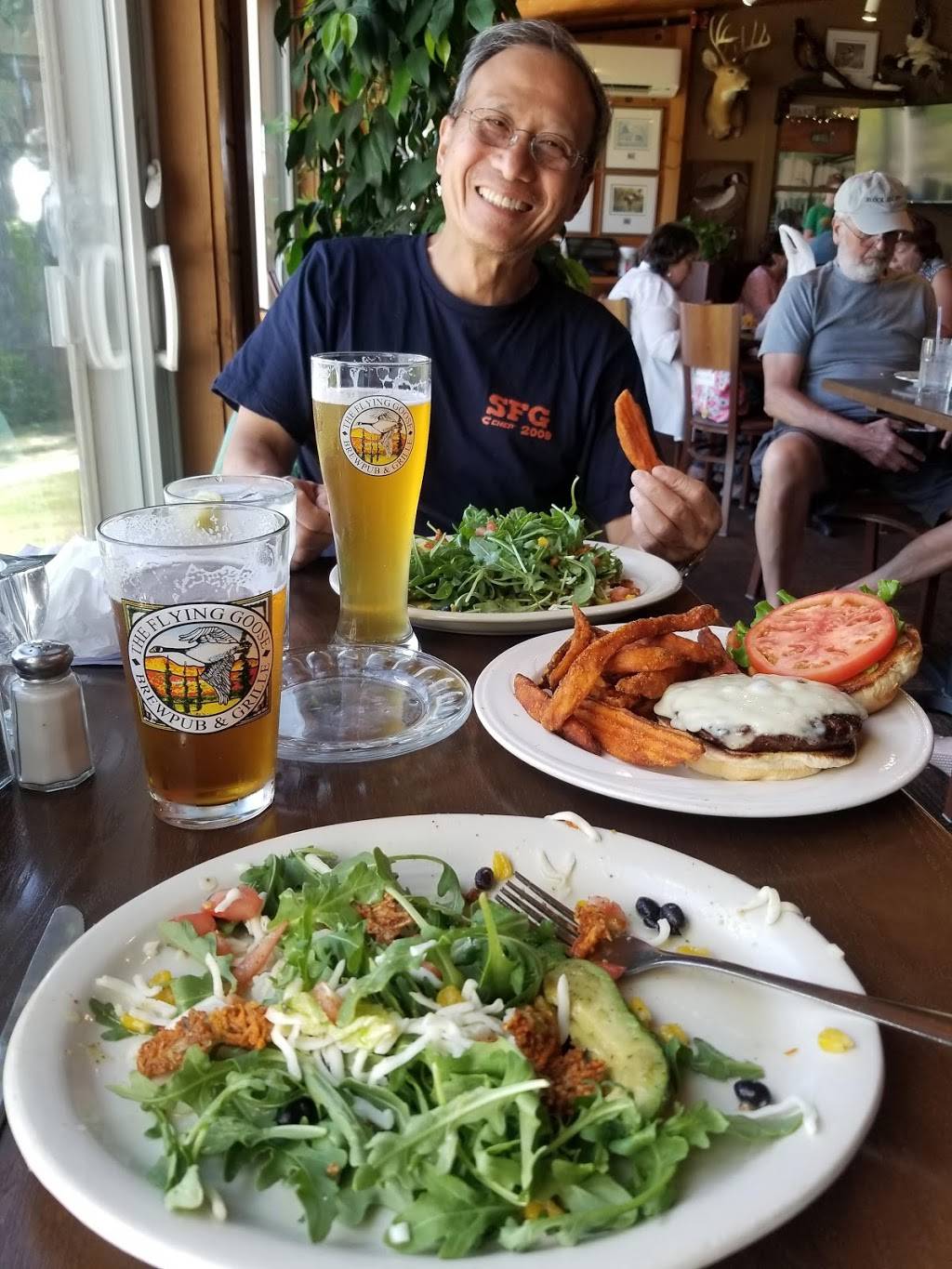 Flying Goose Brew Pub | restaurant | 40 Andover Road, New London, NH 03257, USA | 6035266899 OR +1 603-526-6899