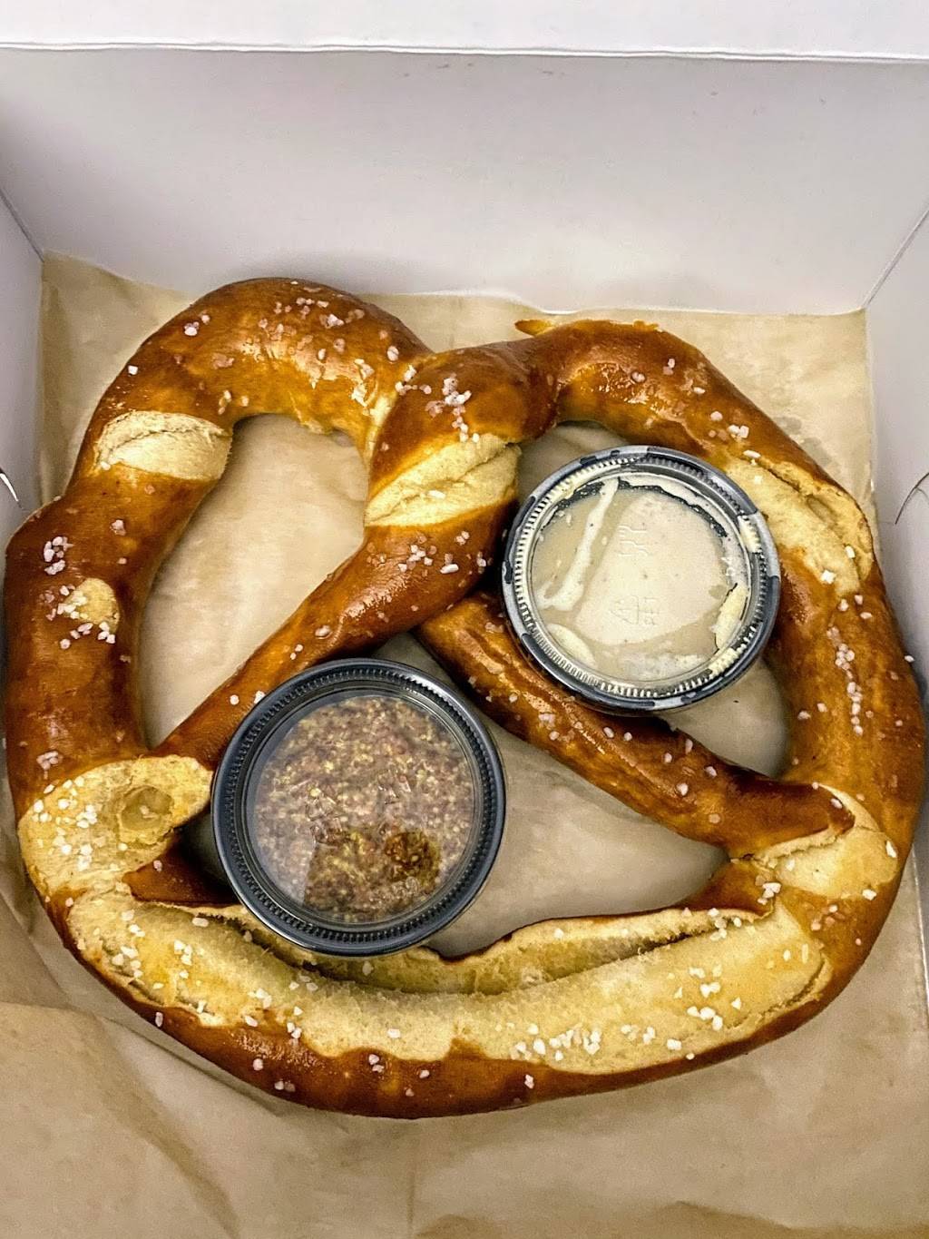 Outpost 611 Eatery & Taphouse | restaurant | 2454 McMullen Booth Rd STE 103, Clearwater, FL 33759, USA | 7272233224 OR +1 727-223-3224