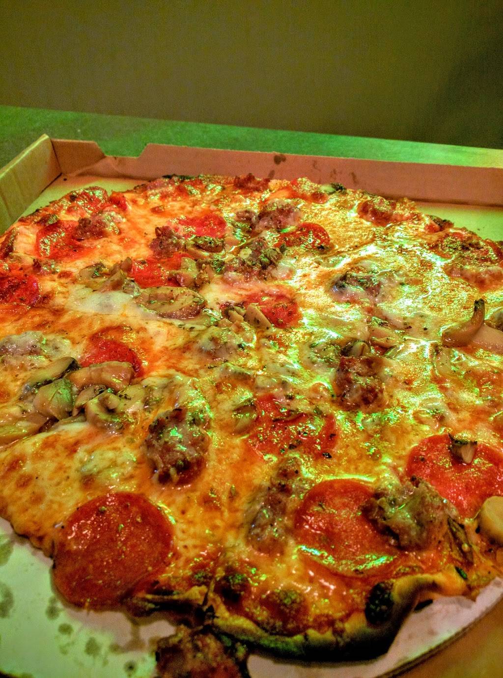 Fricanos Pizza Restaurant | restaurant | 5808 Alpine Ave NW, Comstock Park, MI 49321, USA | 6167855800 OR +1 616-785-5800