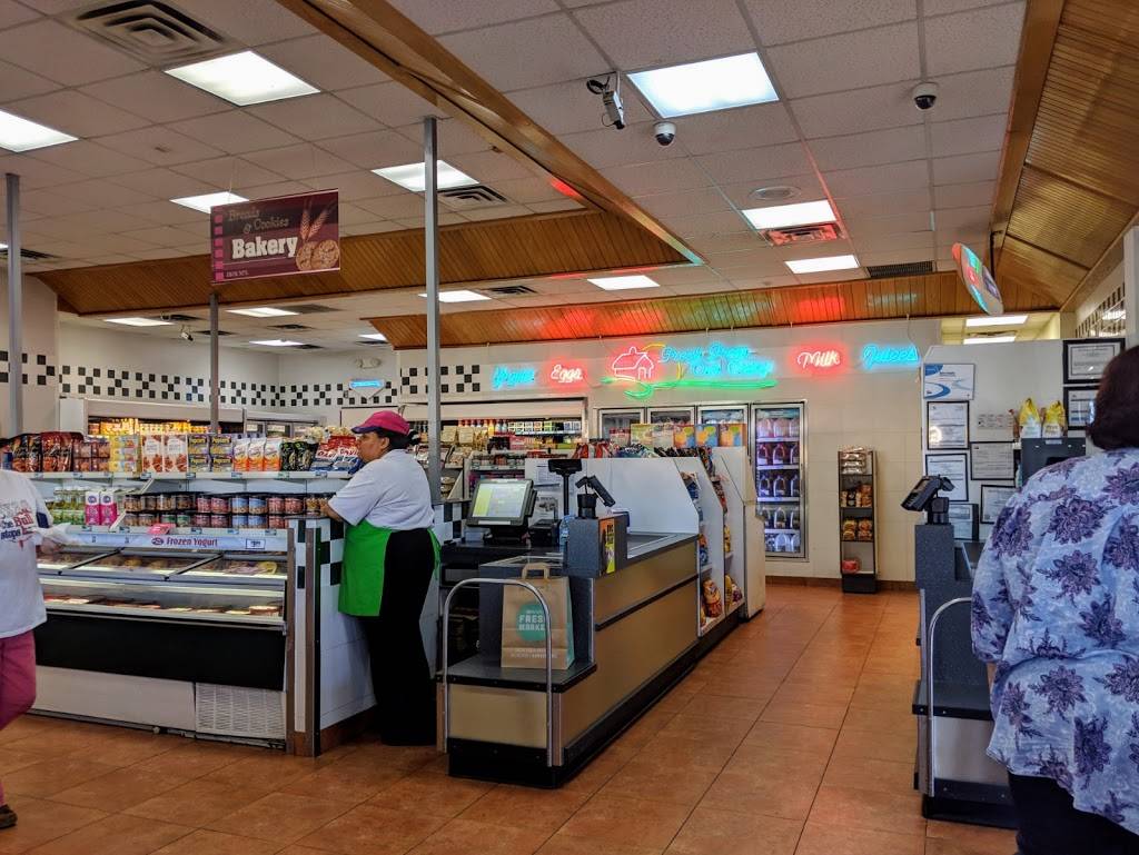 Braums Ice Cream & Burger Restaurant | restaurant | 5300 Matlock Rd, Arlington, TX 76018, USA | 8177848041 OR +1 817-784-8041