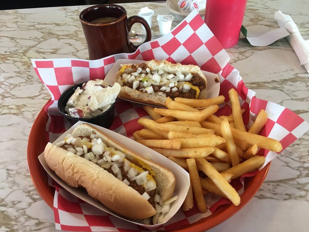 Gus Red Hots | restaurant | 5 Commodore Thomas MacDonough Hwy, Plattsburgh, NY 12901, USA | 5185613711 OR +1 518-561-3711