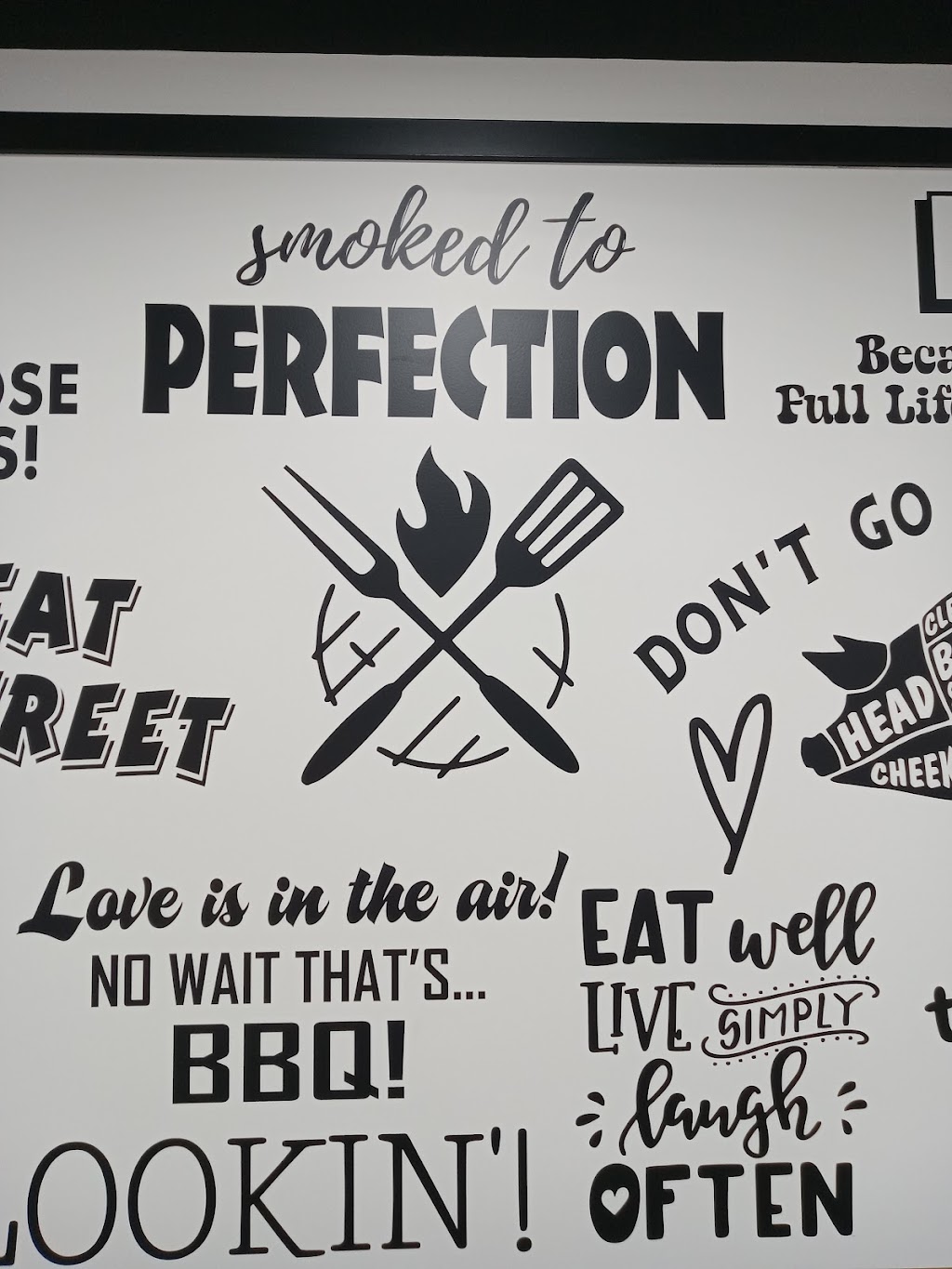 Two Trees Que & Brew | restaurant | 300 Tanger Blvd Ste 100, Branson, MO 65616, USA | 4175441193 OR +1 417-544-1193