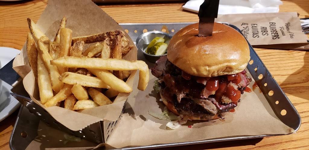 Chilis Grill & Bar | meal takeaway | 33 Crystal Run Crossing, Middletown, NY 10941, USA | 8456924478 OR +1 845-692-4478