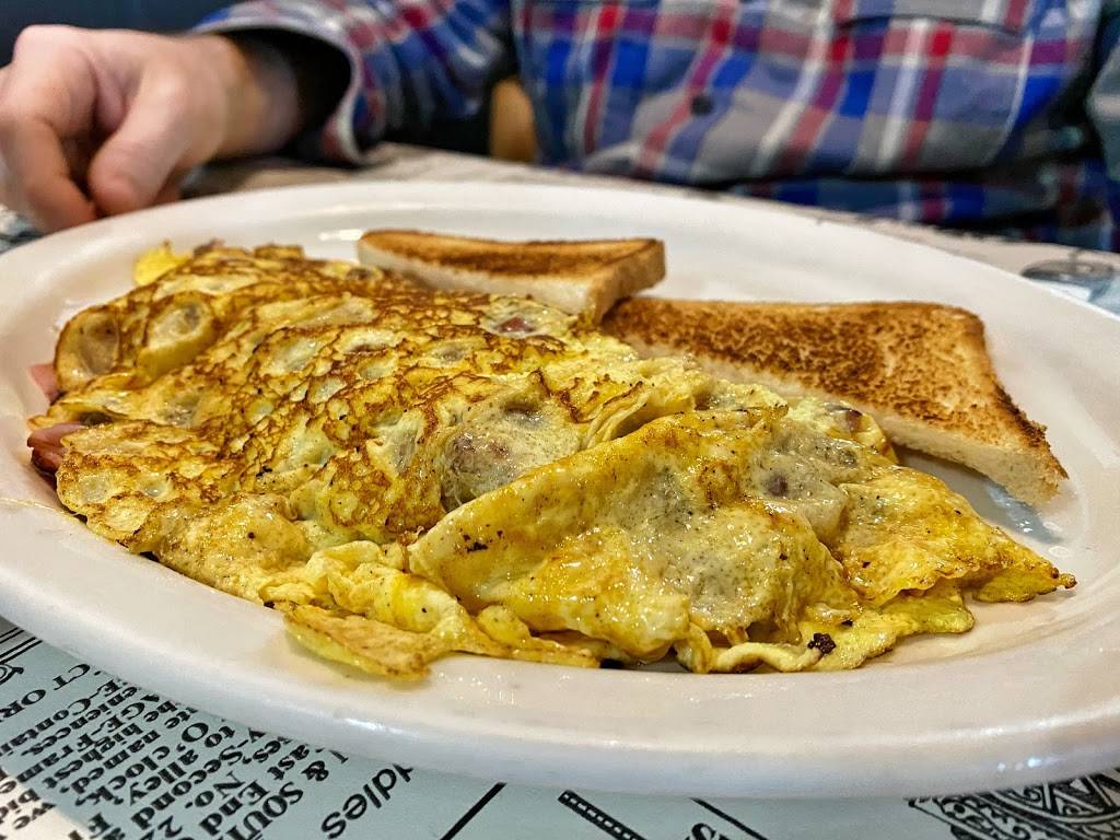 Muggs Diner | restaurant | 119 Crown Hill Rd, Excelsior Springs, MO 64024, USA | 8163194704 OR +1 816-319-4704