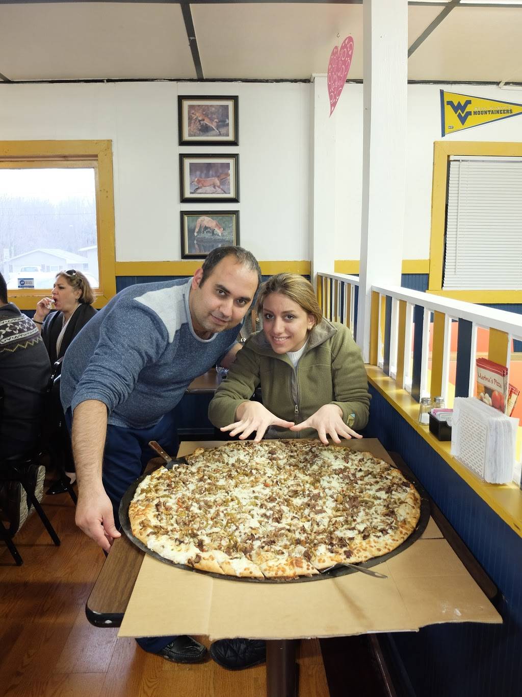 Marinas Pizza | restaurant | 229 W Main St, Wardensville, WV 26851, USA | 3048743600 OR +1 304-874-3600