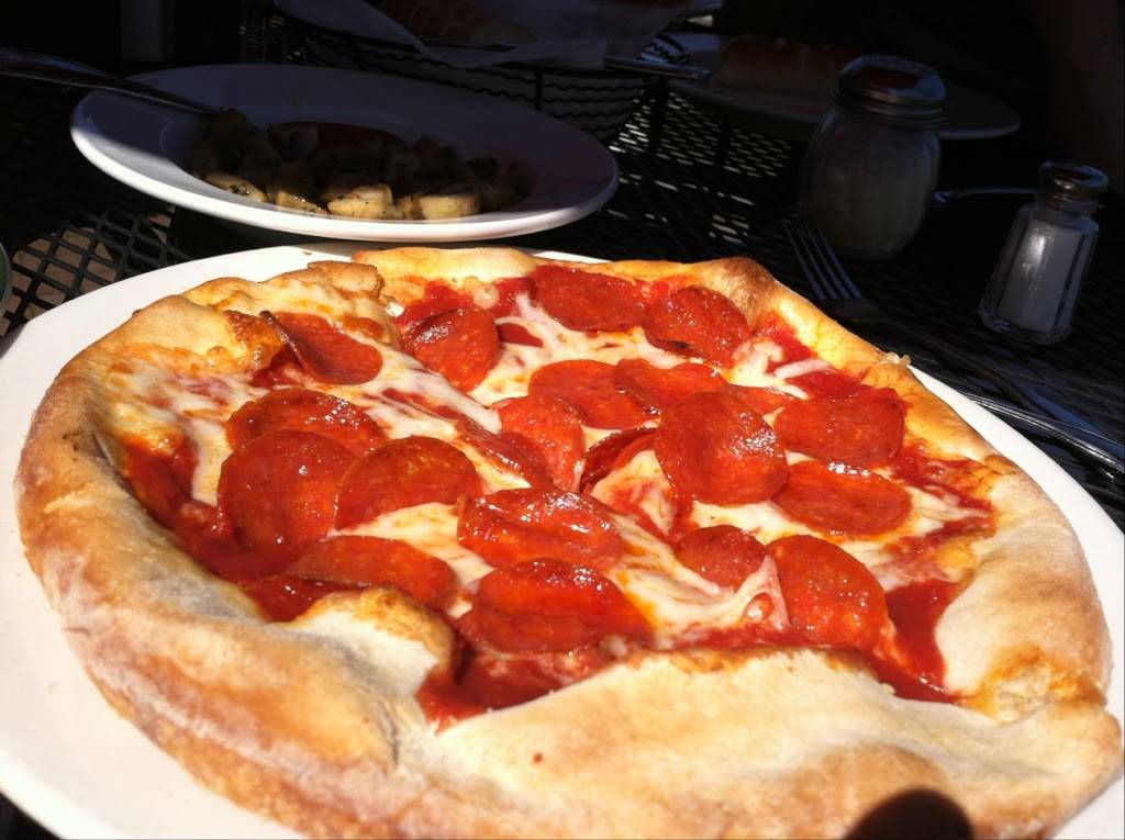 Ciros Italian Restaurant | restaurant | 8927 J M Keynes Dr, Charlotte, NC 28262, USA | 7045100012 OR +1 704-510-0012