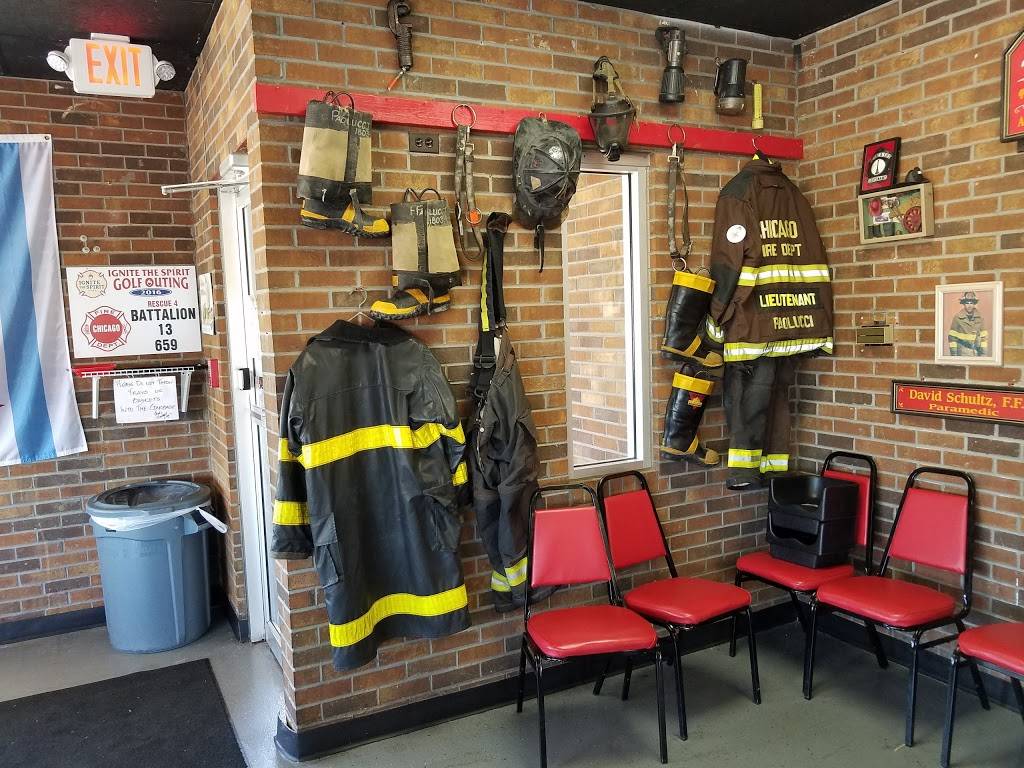 Firehouse dogs | restaurant | 1820 W Irving Park Rd, Schaumburg, IL 60193, USA | 8475654110 OR +1 847-565-4110