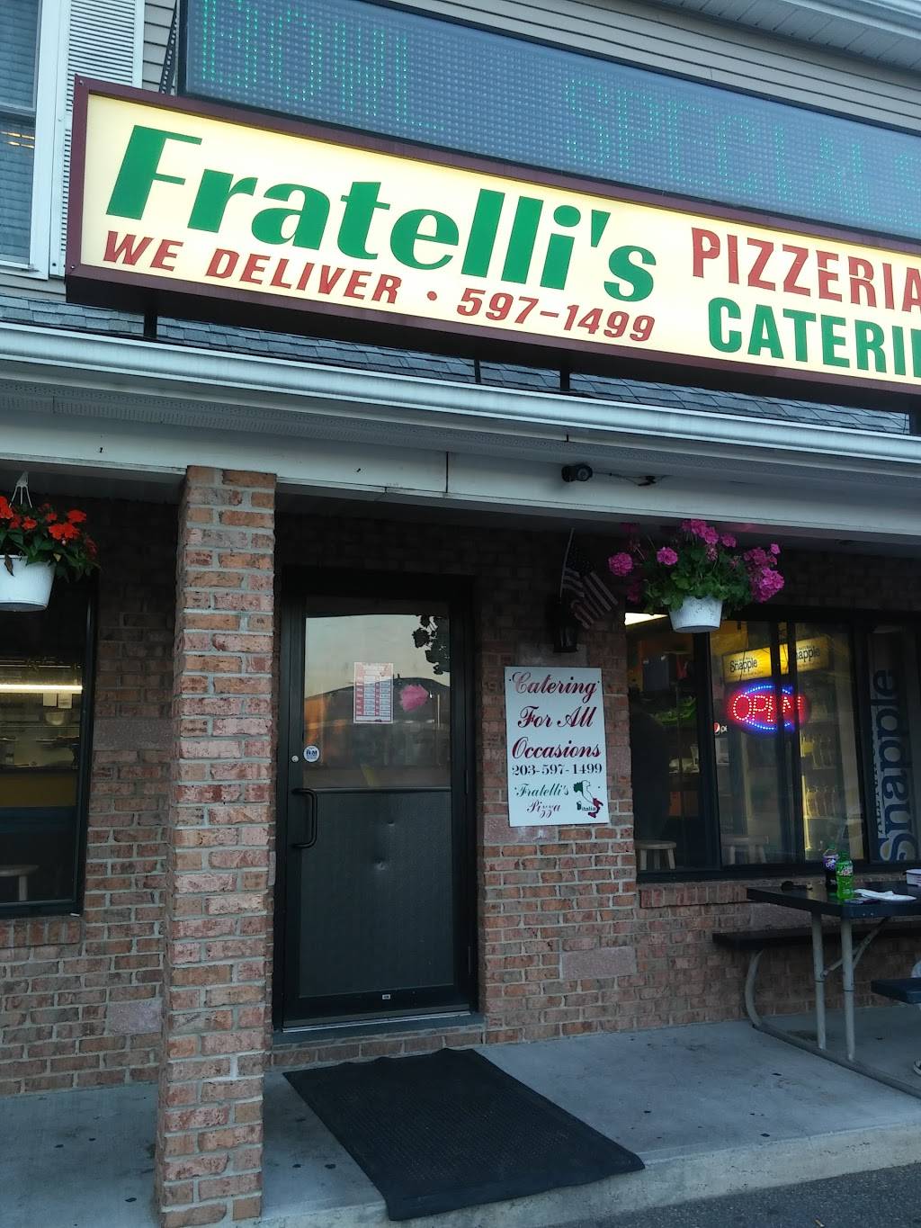 Fratellis Pizzeria | restaurant | 689 Hill St, Waterbury, CT 06704, USA | 2035971499 OR +1 203-597-1499