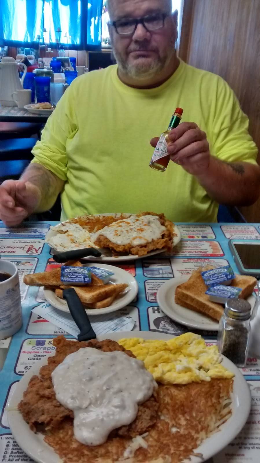 Bleus Family Dining | restaurant | 923 Main St, Winfield, KS 67156, USA | 6202212233 OR +1 620-221-2233