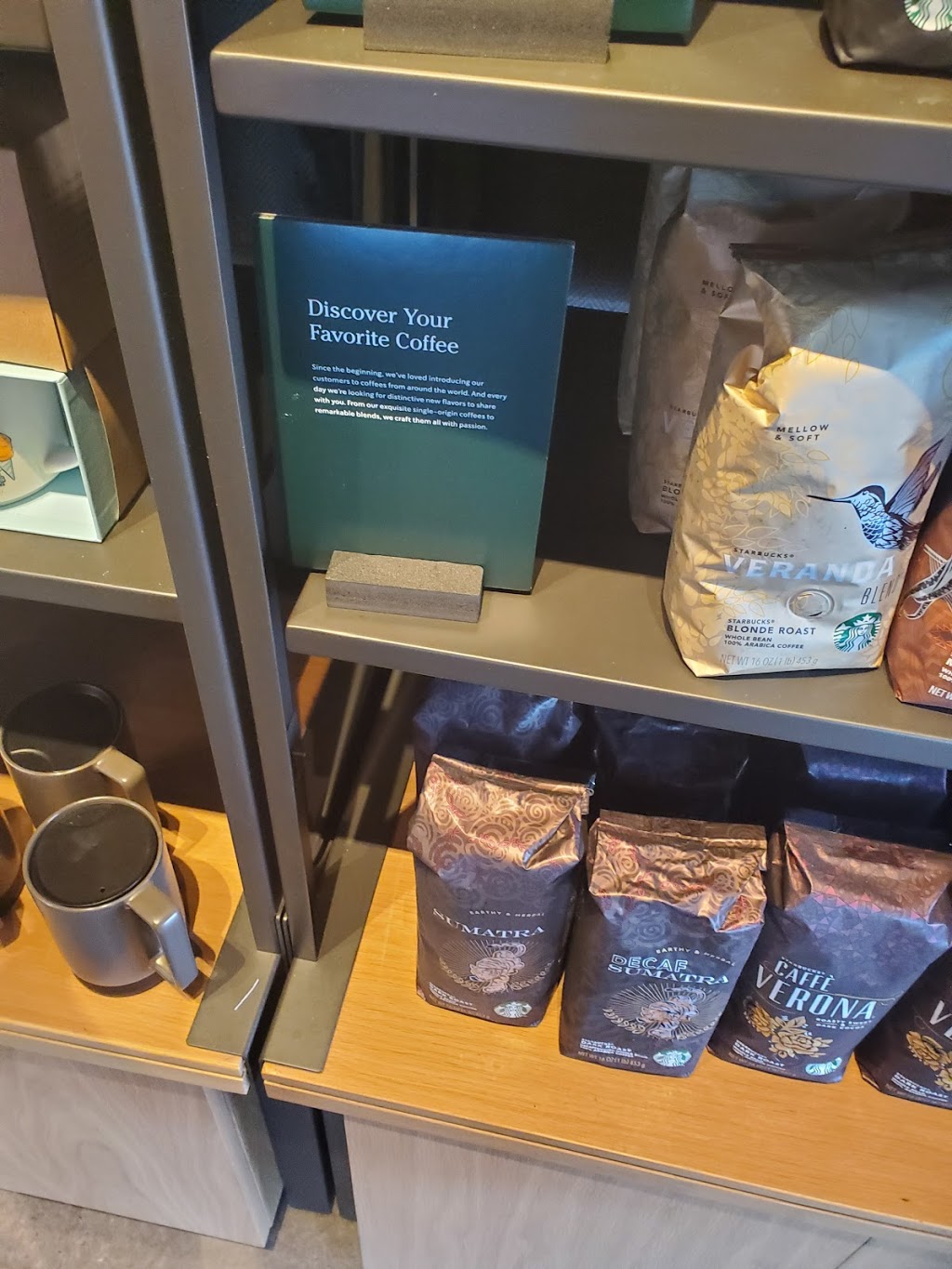 Starbucks | cafe | 1975 Whitten Rd, Memphis, TN 38133, USA | 9258521129 OR +1 925-852-1129