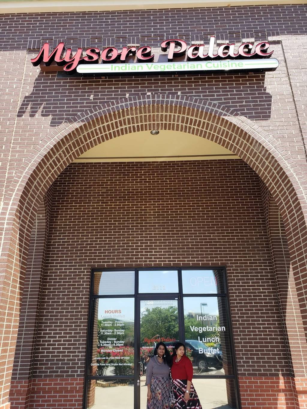 Saffron The Indian Kitchen | restaurant | 9040 Carothers Pkwy B111, Franklin, TN 37067, USA | 6152369436 OR +1 615-236-9436