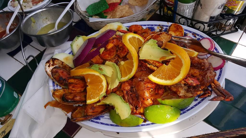 La Canoa | restaurant | 1520 W Lincoln Ave, Milwaukee, WI 53215, USA | 4146451140 OR +1 414-645-1140