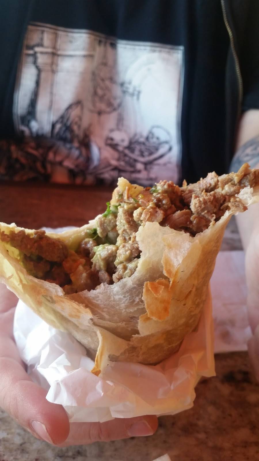 Rolbertos Taco Shop | restaurant | 606 W Main St, Mesa, AZ 85210, USA | 4808442420 OR +1 480-844-2420