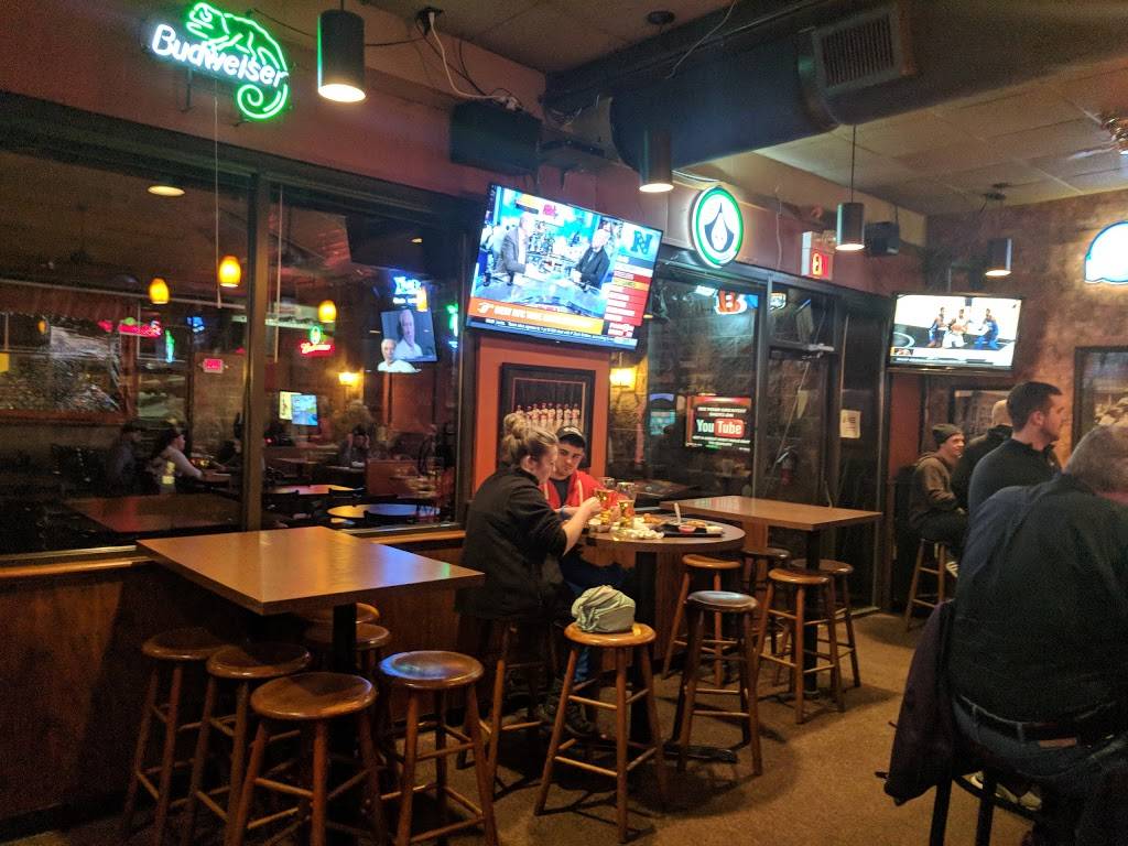 Crossroads Sports Bar & Grill | restaurant | 5790 Cheviot Rd, Cincinnati, OH 45247, USA | 5132459999 OR +1 513-245-9999