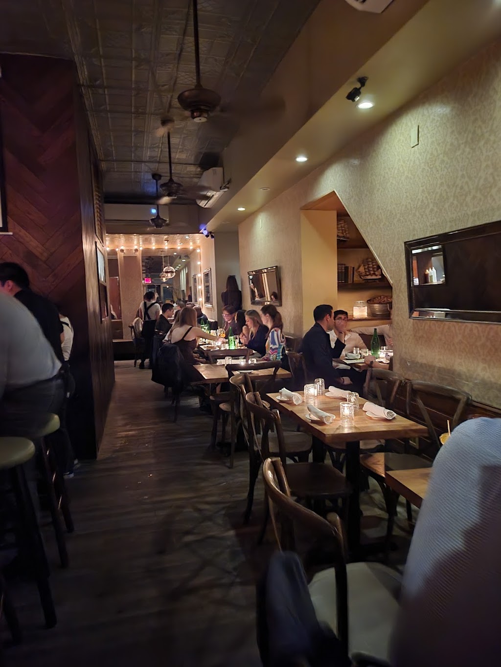 The Warren | restaurant | 131 Christopher St, New York, NY 10014, USA | 2122431311 OR +1 212-243-1311