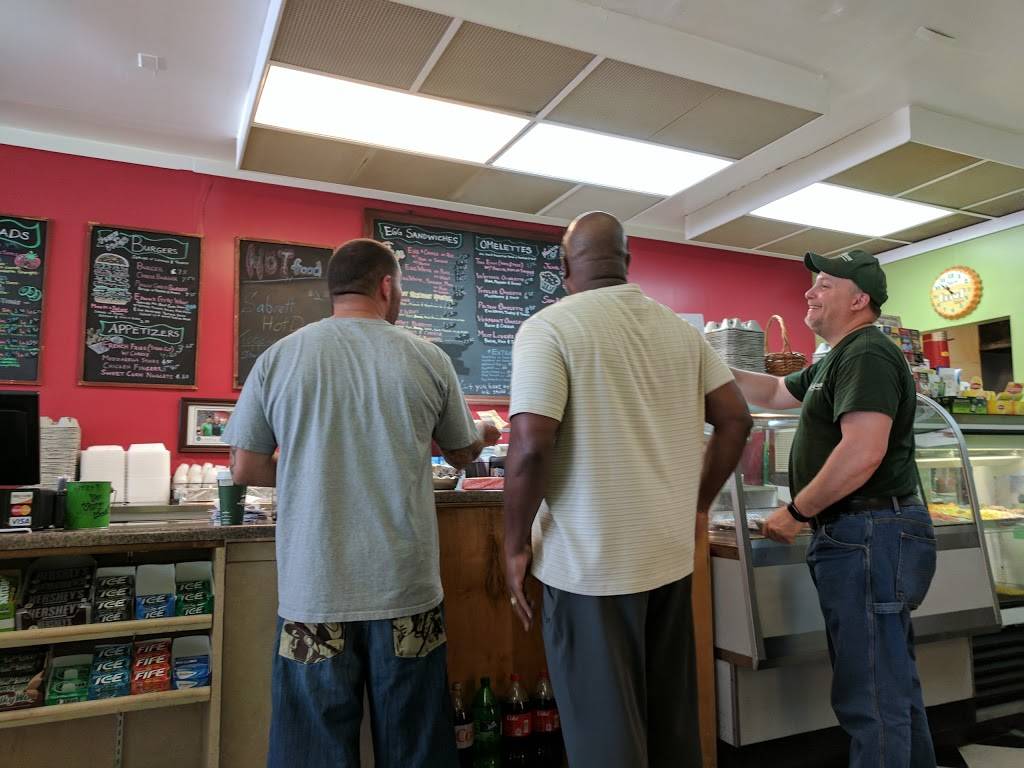 Edwins Deli | restaurant | 1921 Commerce St, Yorktown Heights, NY 10598, USA | 9144553663 OR +1 914-455-3663