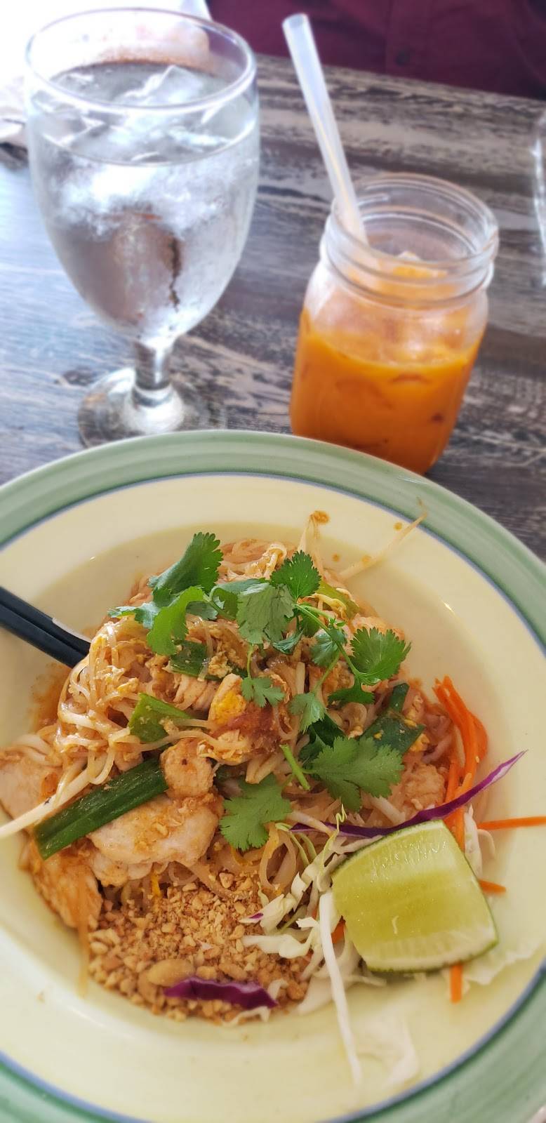 Thai Square | restaurant | 3361 Battleground Ave, Greensboro, NC 27410, USA | 3369077845 OR +1 336-907-7845