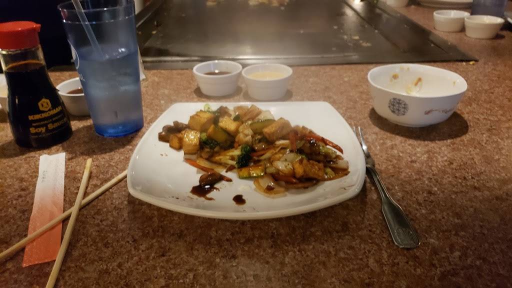 Fuji Teppanyaki & Sushi | restaurant | 5621 196th St SW, Lynnwood, WA 98036, USA | 4253617574 OR +1 425-361-7574