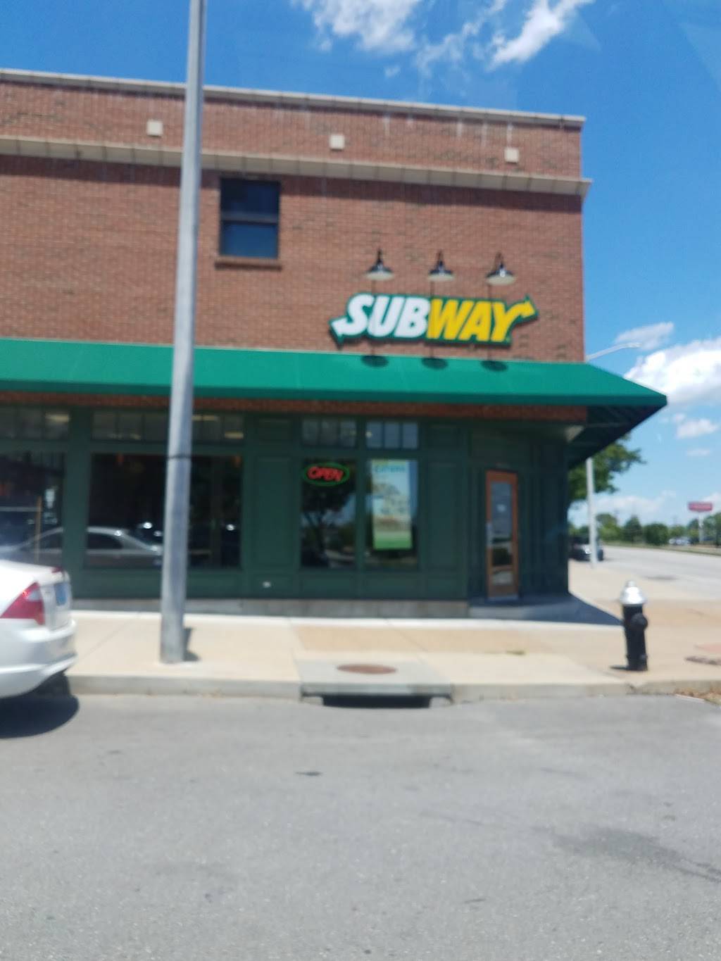 Subway | restaurant | 1831 S 7th St, St. Louis, MO 63104, USA | 3146212252 OR +1 314-621-2252