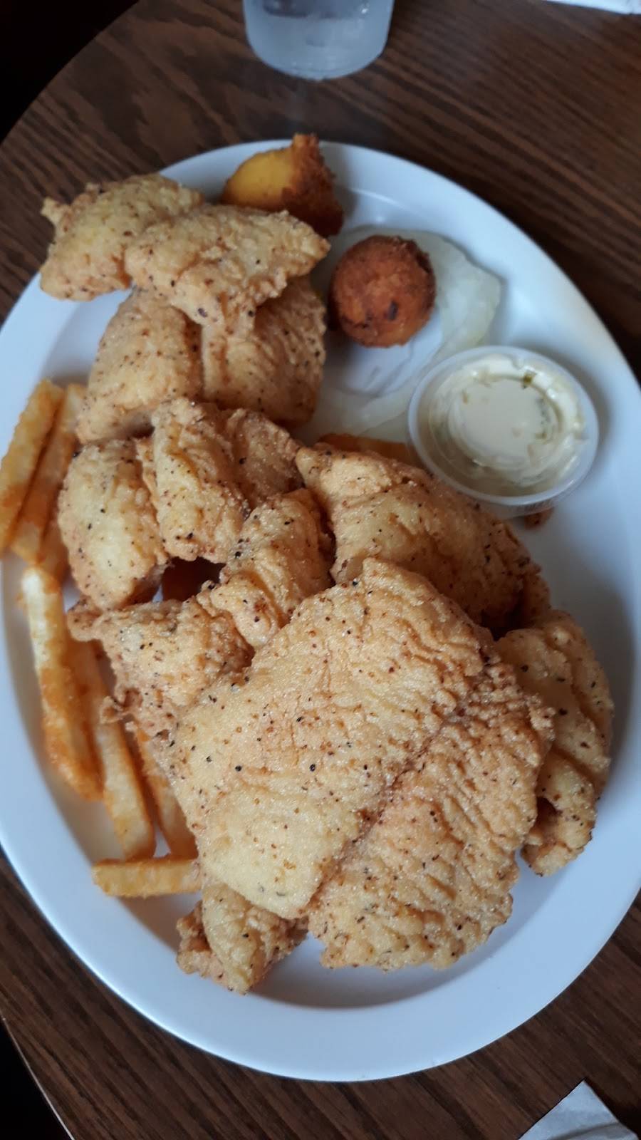 Marys Restaurant Catfish & More | restaurant | 32331 MO-MM, Warsaw, MO 65355, USA | 6604383475 OR +1 660-438-3475