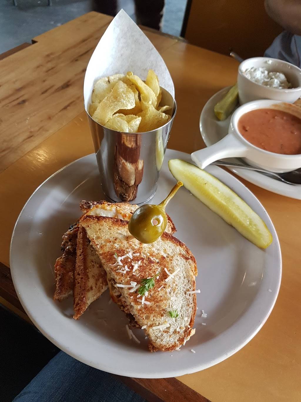 Hammontrees Grilled Cheese | meal takeaway | 326 N West Ave #8, Fayetteville, AR 72701, USA | 4795211669 OR +1 479-521-1669
