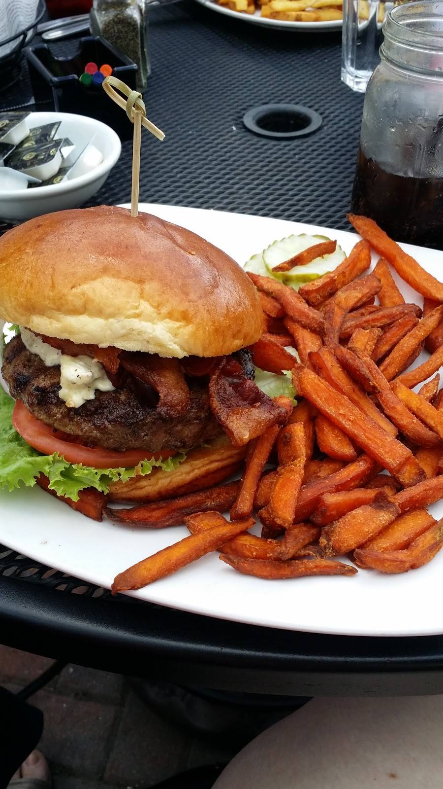 The Village Squire (McHenry) | restaurant | 4512 W Elm St, McHenry, IL 60050, USA | 8153850900 OR +1 815-385-0900