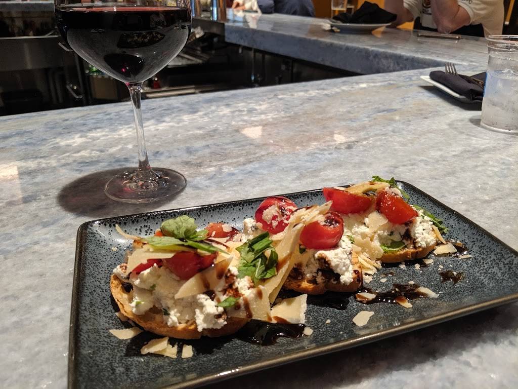 Quattro Trattoria + Pizzeria | restaurant | 811 Spruce St, Downtown, MO 63102, USA | 3145525850 OR +1 314-552-5850