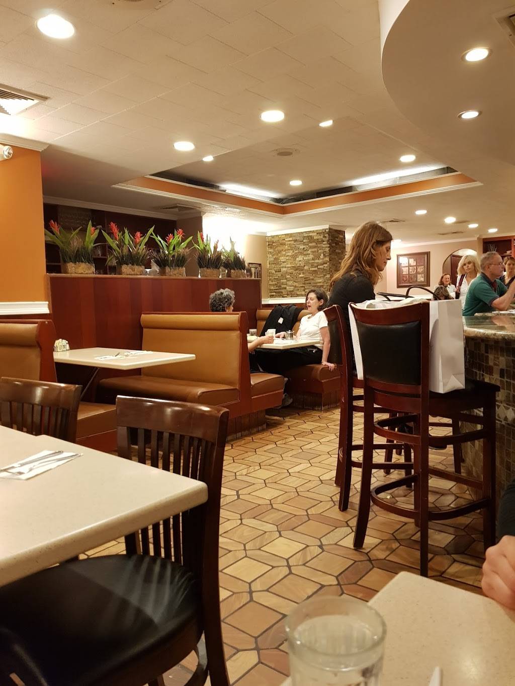 Three Guys | restaurant | 960 Madison Ave, New York, NY 10021, USA | 2126288108 OR +1 212-628-8108