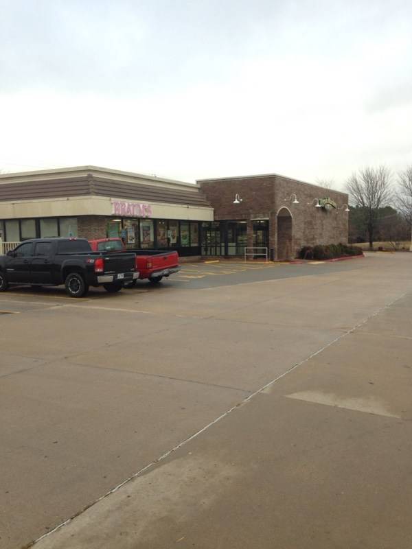 Braums Ice Cream & Burger Restaurant | restaurant | 1119 N Walton Blvd, Bentonville, AR 72712, USA | 4792737913 OR +1 479-273-7913