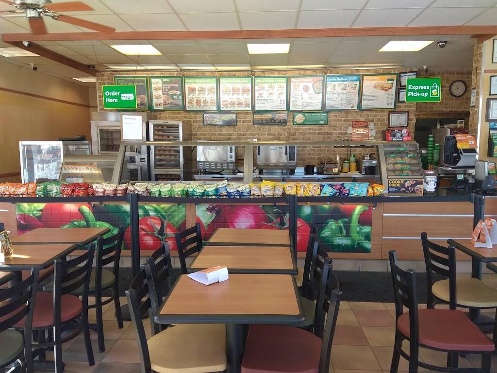 Subway | meal takeaway | 372 Raglan St S, Renfrew, ON K7V 1R7, Canada | 6134325021 OR +1 613-432-5021
