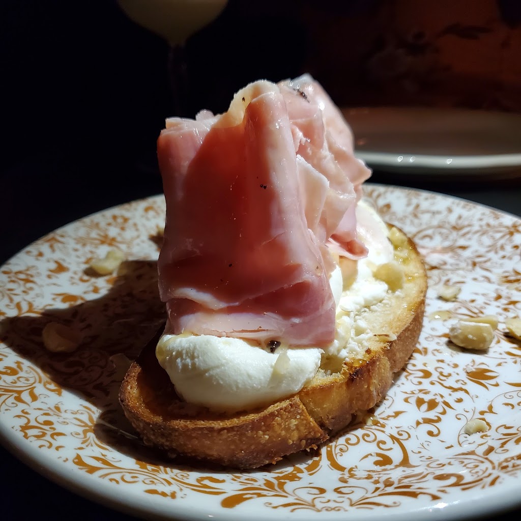 Carmelas | restaurant | 1910 Harrison St, Hollywood, FL 33020, USA | 9549880464 OR +1 954-988-0464