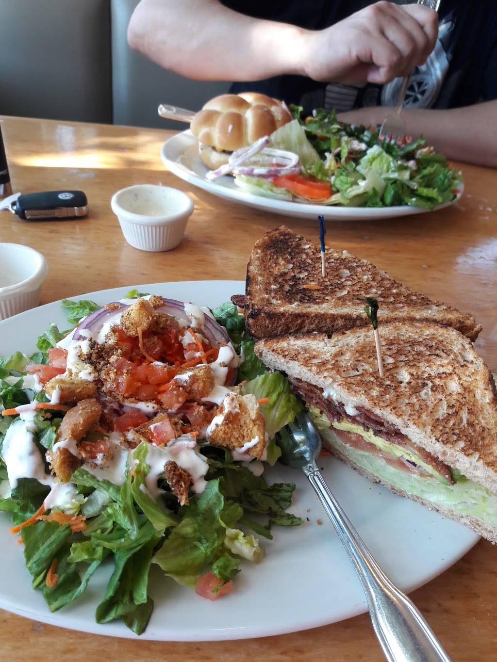 Rivers Edge Cafe | cafe | 8740 La Riviera Dr, Sacramento, CA 95826, USA | 9163622221 OR +1 916-362-2221