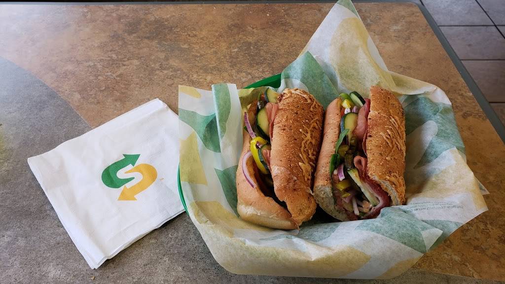 Subway | restaurant | 3516 MacCorkle Ave SE, Charleston, WV 25304, USA | 3049257827 OR +1 304-925-7827