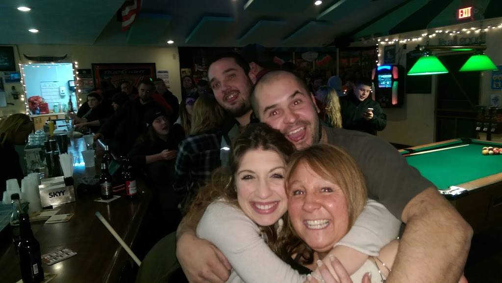 Uncs Patio Lounge | night club | 10584 E Washington St, Chagrin Falls, OH 44023, USA | 4405432799 OR +1 440-543-2799