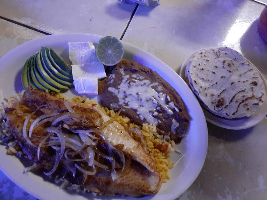 El 7 Mares Bar & Grill | restaurant | 3681 Jackson Ave, Memphis, TN 38108, USA | 9013861199 OR +1 901-386-1199