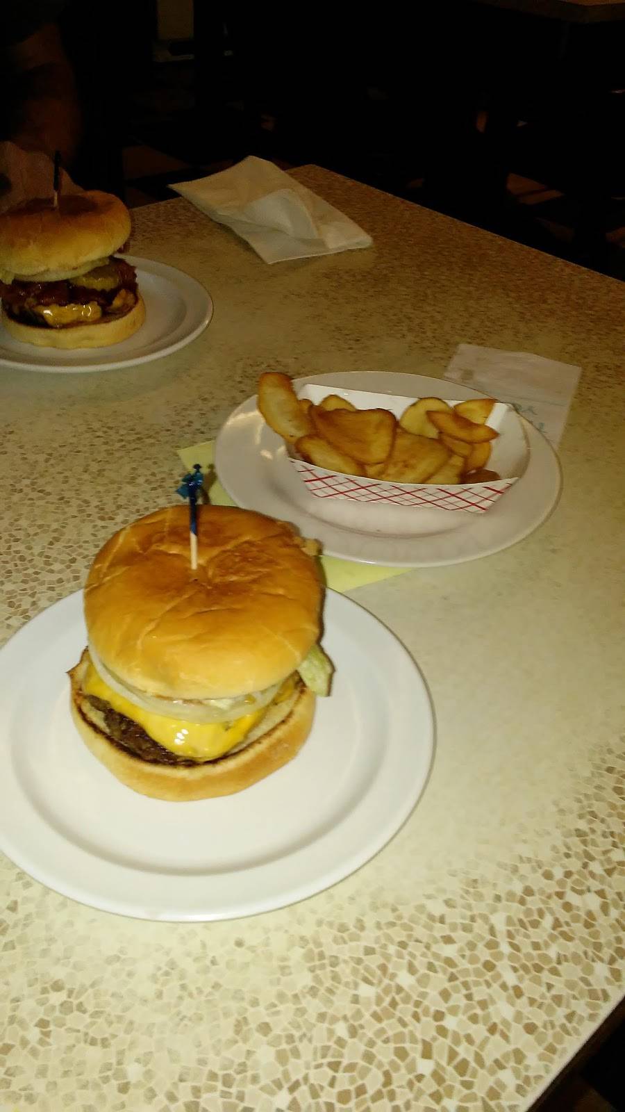 Hopewell Quick Lunch | restaurant | 113 Hopewell St, Hopewell, VA 23860, USA | 8044586526 OR +1 804-458-6526