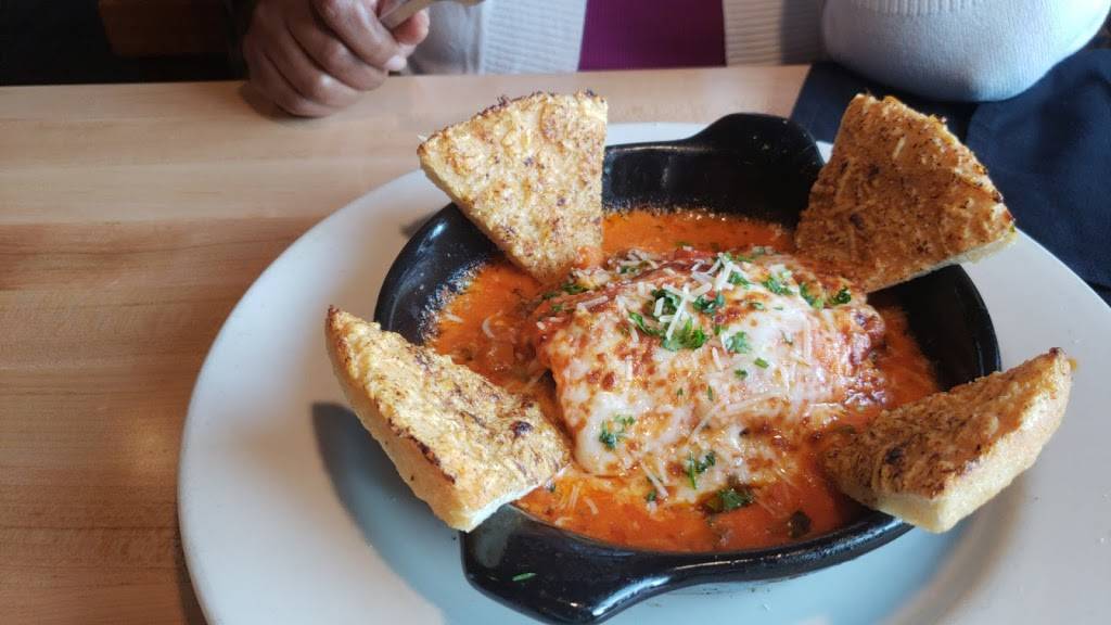 Bostons Restaurant & Sports Bar | restaurant | 2501 E Lamar Blvd, Arlington, TX 76006, USA | 8176337773 OR +1 817-633-7773