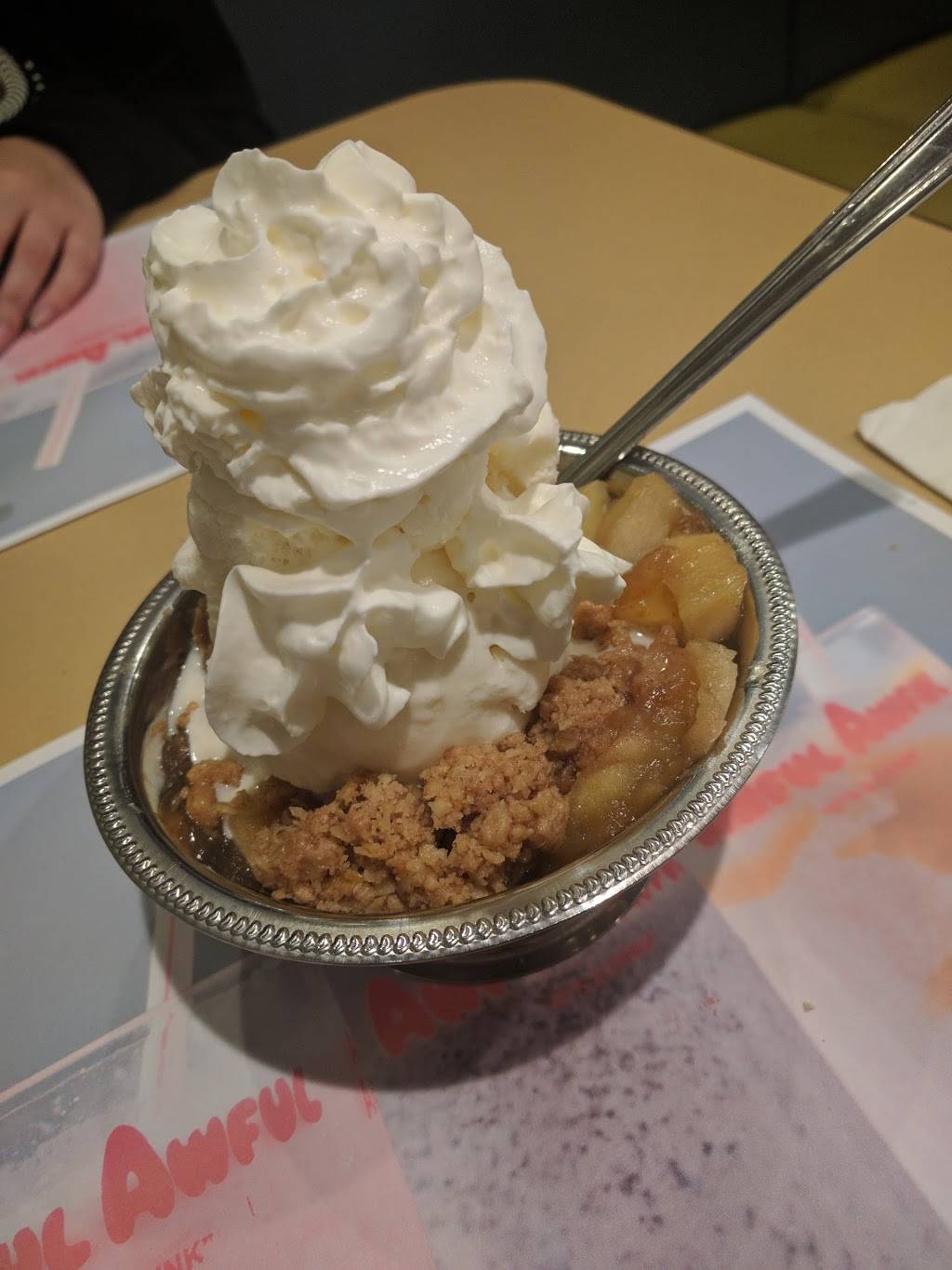 Newport Creamery | restaurant | 7679 Post Rd, North Kingstown, RI 02852, USA | 4012942087 OR +1 401-294-2087