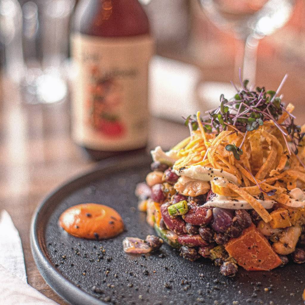 Les Contrebandiers Boissonnerie gourmande | restaurant | 300 Rue des Forges, Trois-Rivières, QC G9A 2G8, Canada | 8193702005 OR +1 819-370-2005